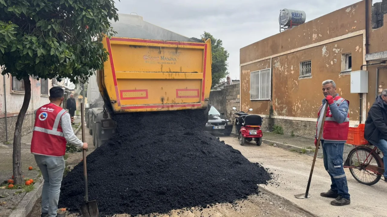 Ceyhan’da Fen İşleri Seferberliği: Yol ve Kaldırımlar Modern Görünüme Kavuşuyor
