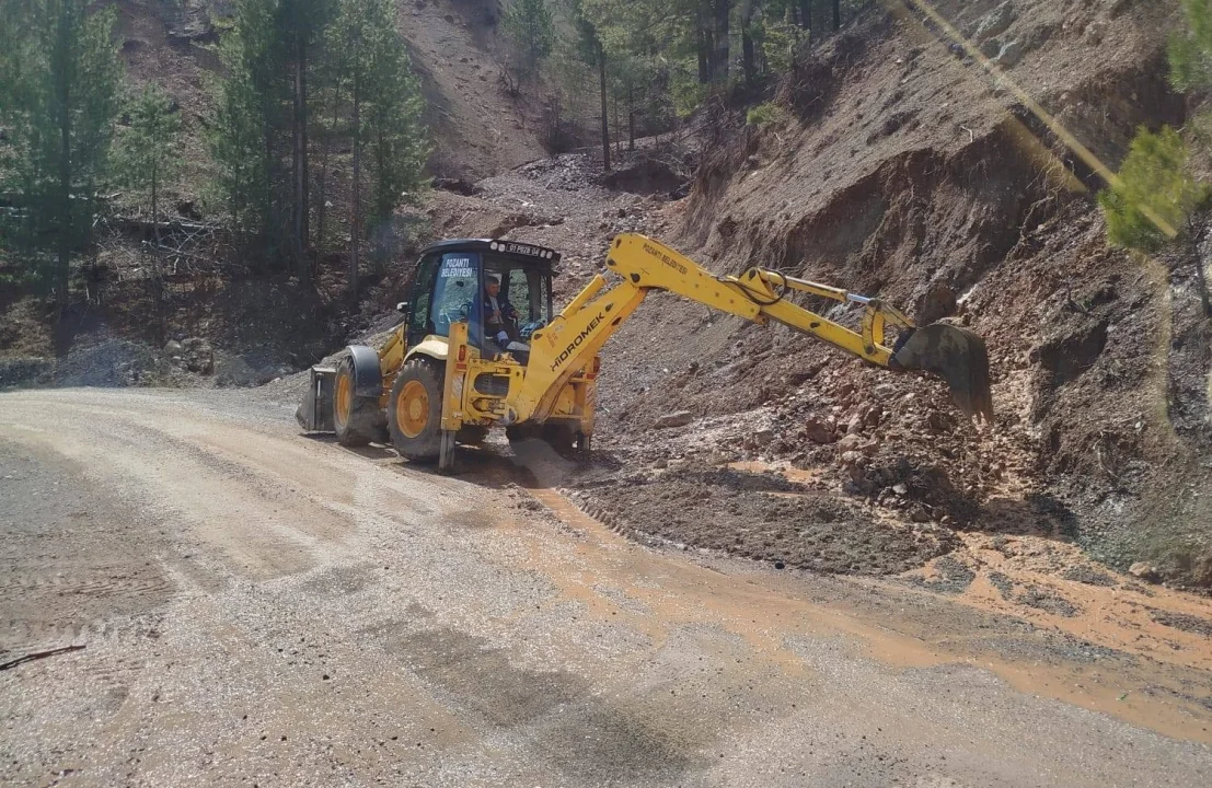 Pozantı’da Yağmur Mesaisi: Başkan Ali Avan