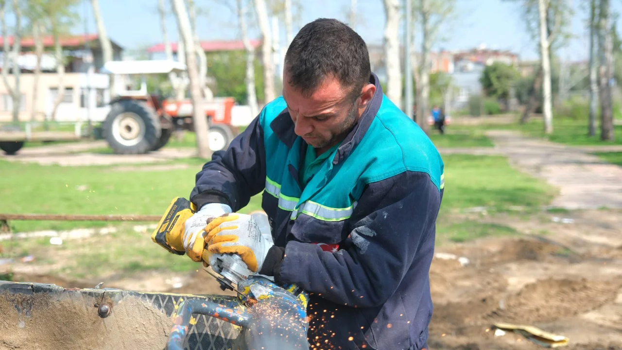 Ceyhan’da Park Seferberliği: 27 Sosyal Alan Aynı Anda Yenileniyor!