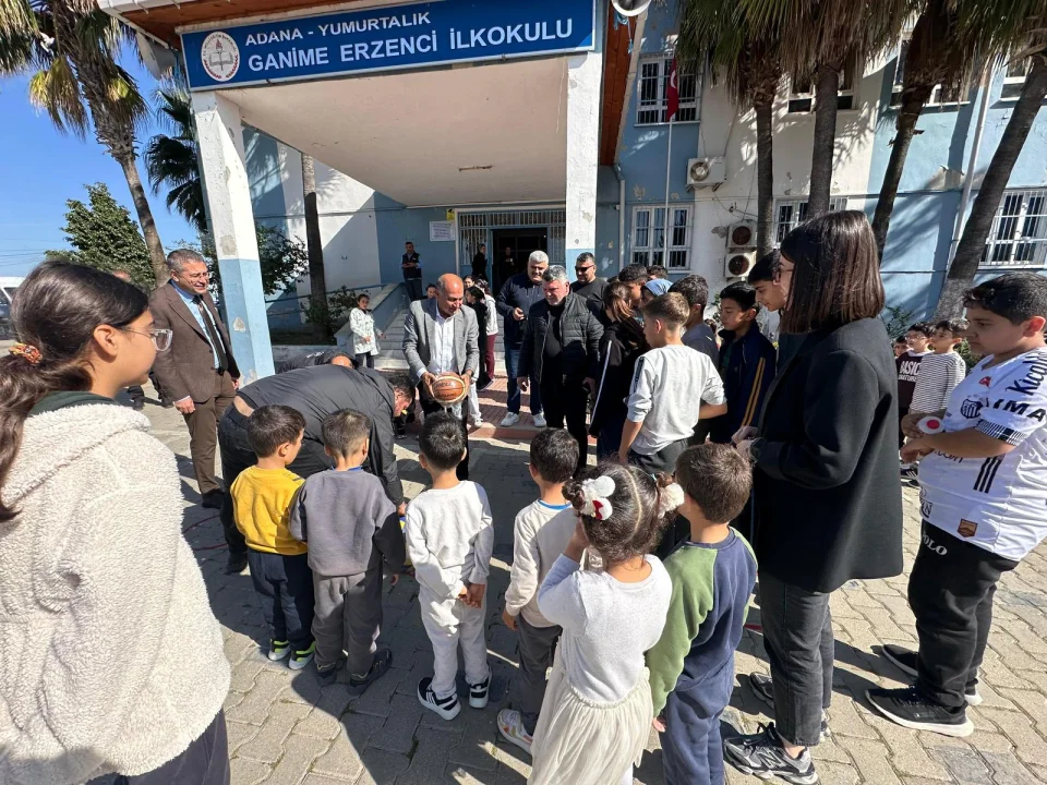 Yumurtalık’ta Gençlik Hamlesi: Erdinç Altıok’tan Okullara Spor Desteği!