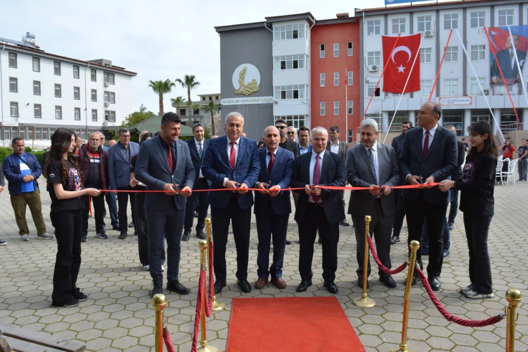 Ceyhan’da Bilim Rüzgarı: Fen Lisesi’nde TÜBİTAK 4006 Heyecanı