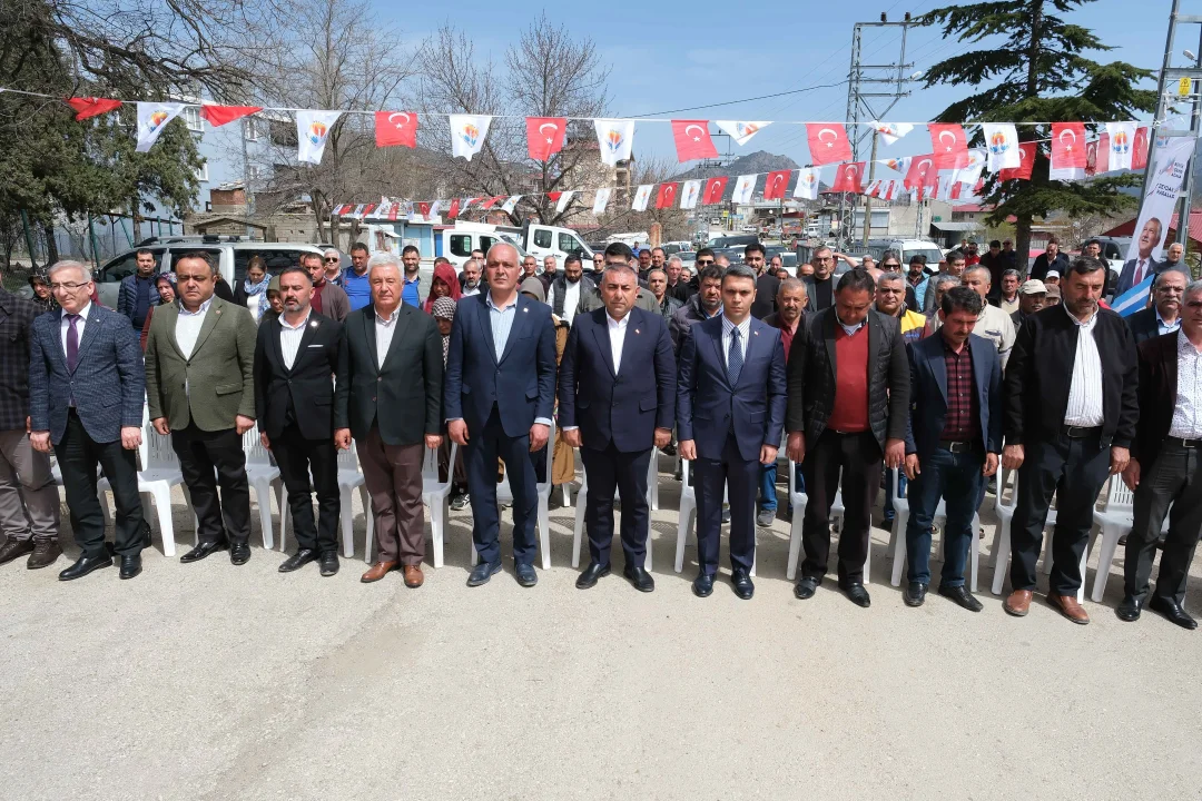 Pozantı’da Çilek Seferberliği: 900 Bin Yeni Fide Toprakla Buluştu!