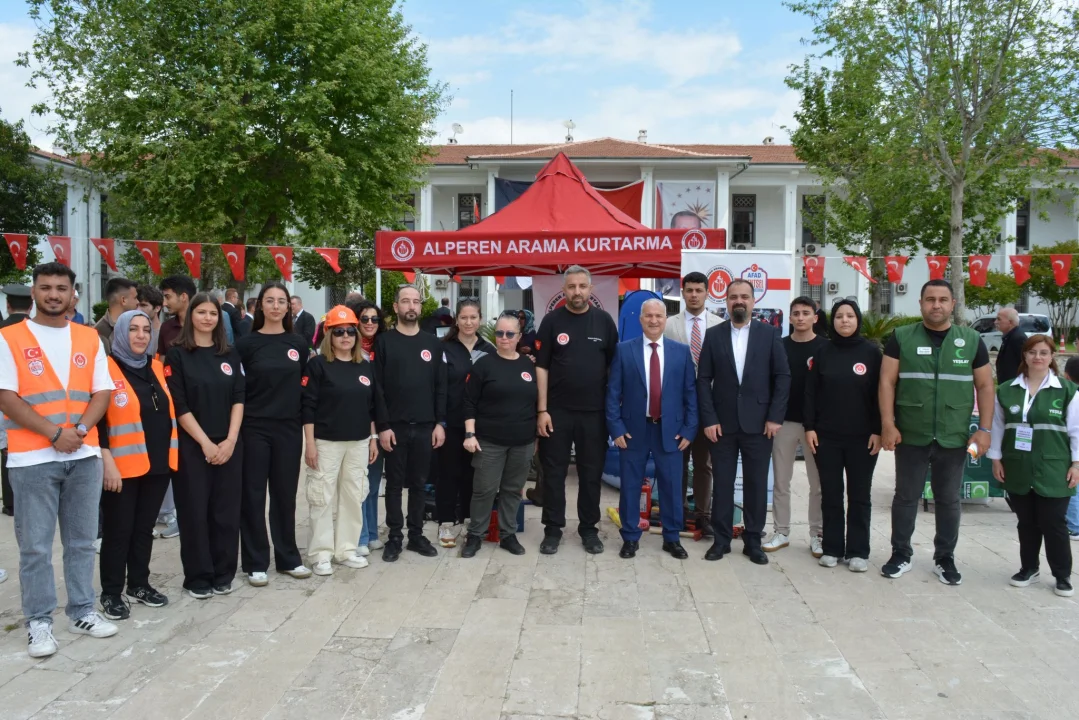 Ceyhan’da 23 Nisan Gururu: 106 Yıllık Milli Egemenlik Ruhu Sokaklara Taştı!