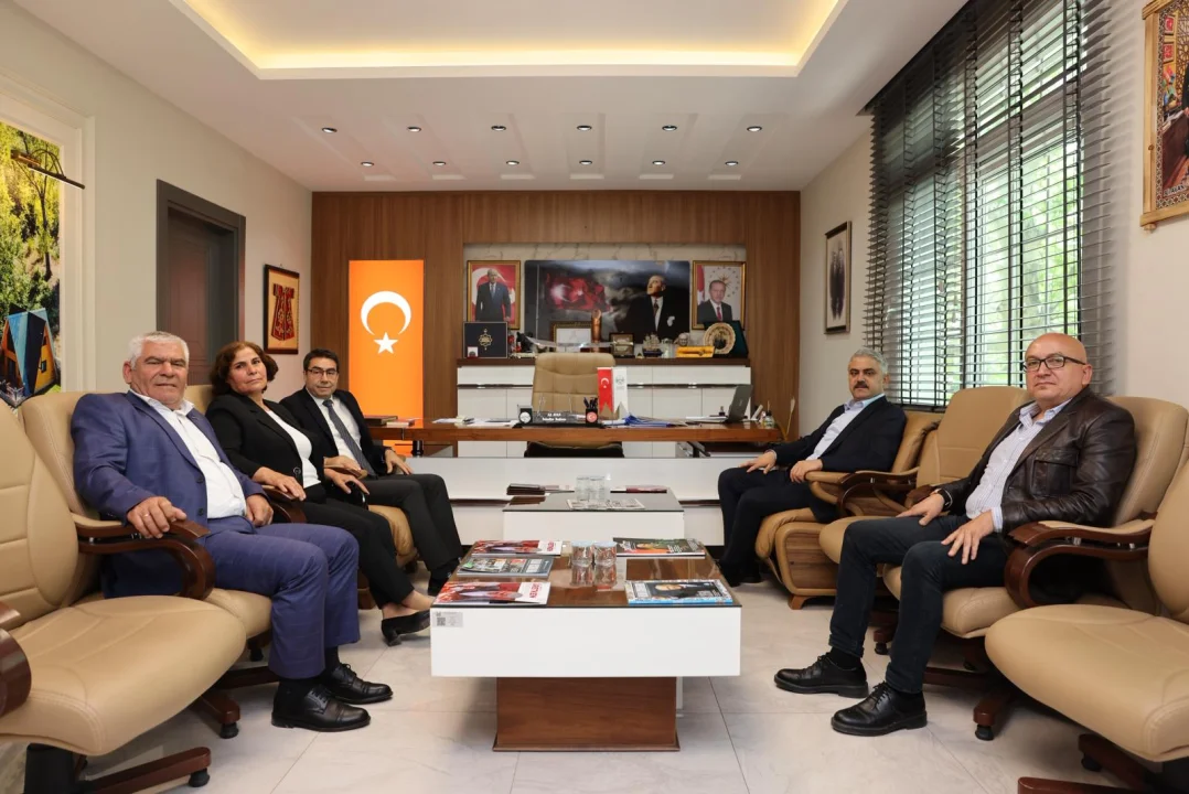 Pozantı’da Gönül Köprüleri: Başkan Ali Avan’dan Tahtacılar Derneği’ne Sıcak Karşılama!