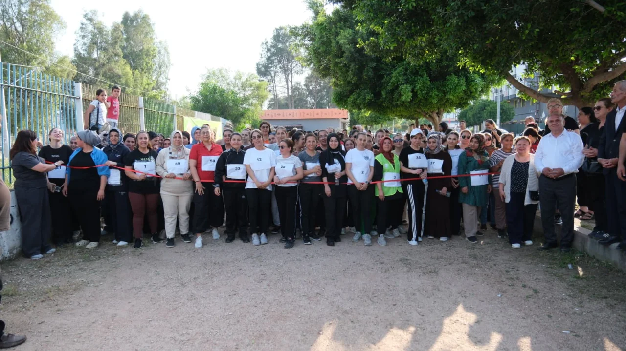 Ceyhan’da Anneler Günü Koşusu: Sevgi Parkurunda Binlerce Adım Atıldı!