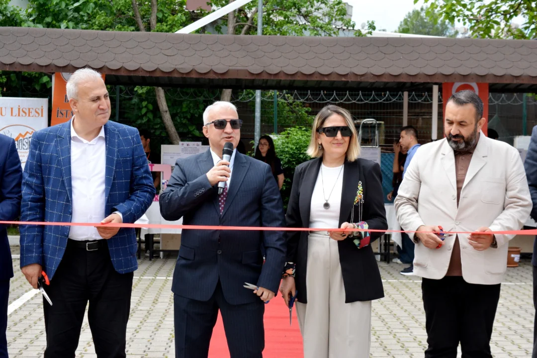 Ceyhan’da Bilim Şenliği: Borsa İstanbul Anadolu Lisesi TÜBİTAK 4006 Fuarı Kapılarını Açtı!