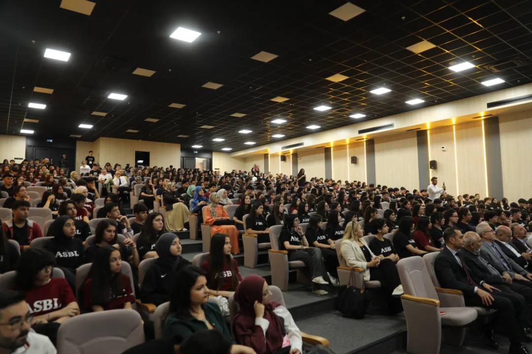 Çukurova Üniversitesi’nde Görkemli Panel: “Avrupa ve İslam” Masaya Yatırıldı!