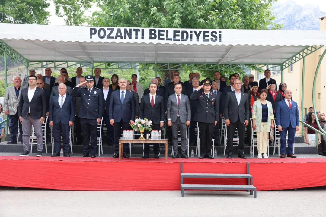 Pozantı’da Kurtuluş Gururu ve Vefa Bir Arada: Kahramanlar Kabirleri Başında Anıldı!