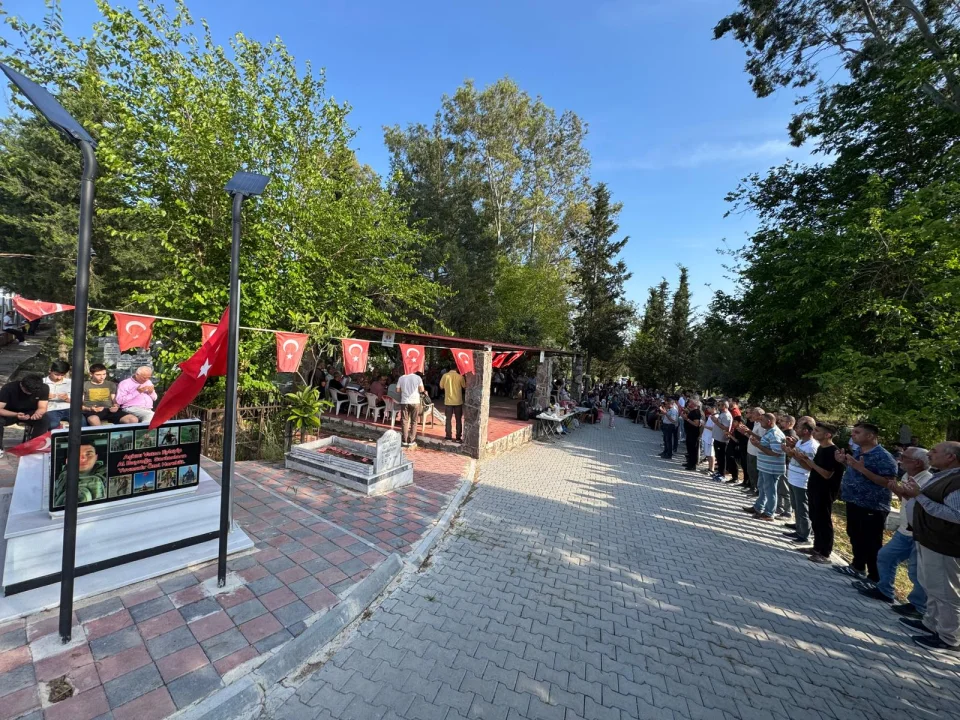 Ceyhan Isırganlı Köyünde Örnek Davranış: Mezarlık Ziyareti ve Bayramlaşma Bir Arada!
