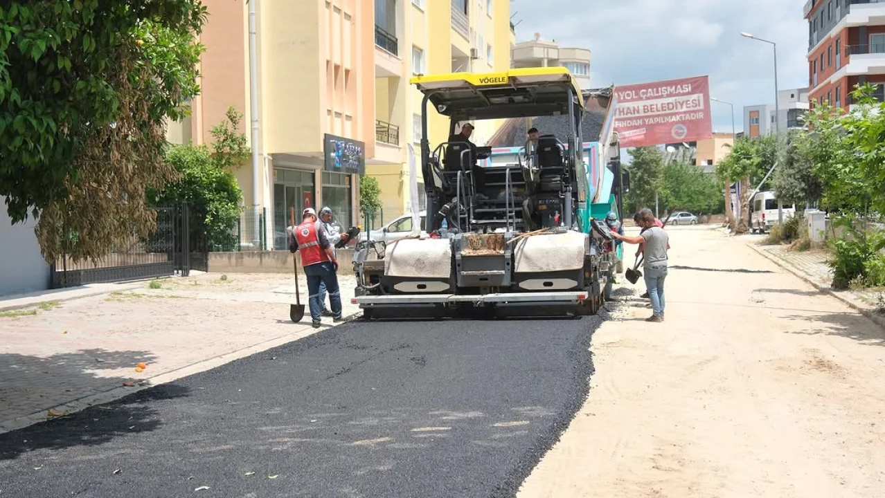 Ceyhan Belediyesi Cumhuriyet Mahallesi’nde Asfalt Çalışmalarına Başladı