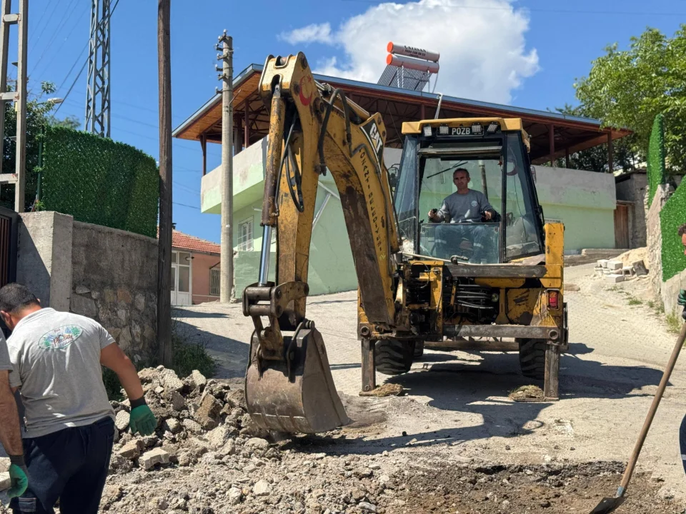 Pozantı Belediyesi’nden Zafer Mahallesi’ne Yol Hamlesi: Rüzgarlı Sokak Yenileniyor!