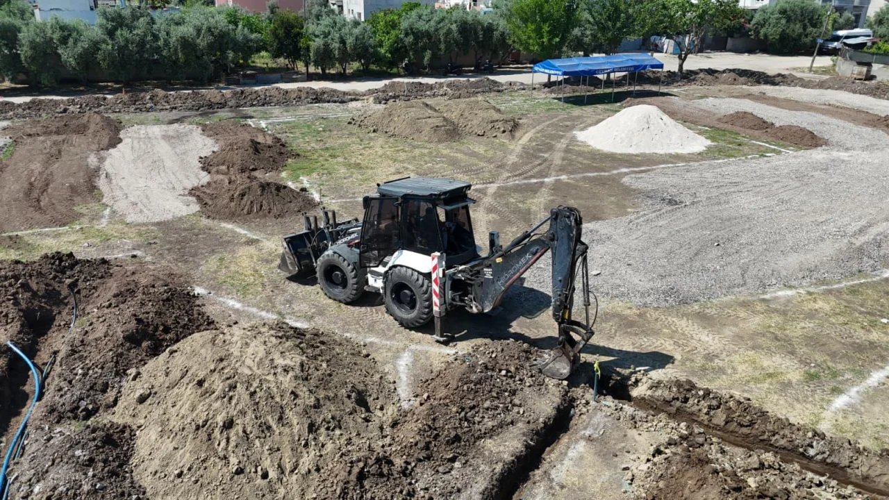 -Ceyhan Belediyesi İstiklal Kent Meydanı Projesinde Çalışmaları Başlattı