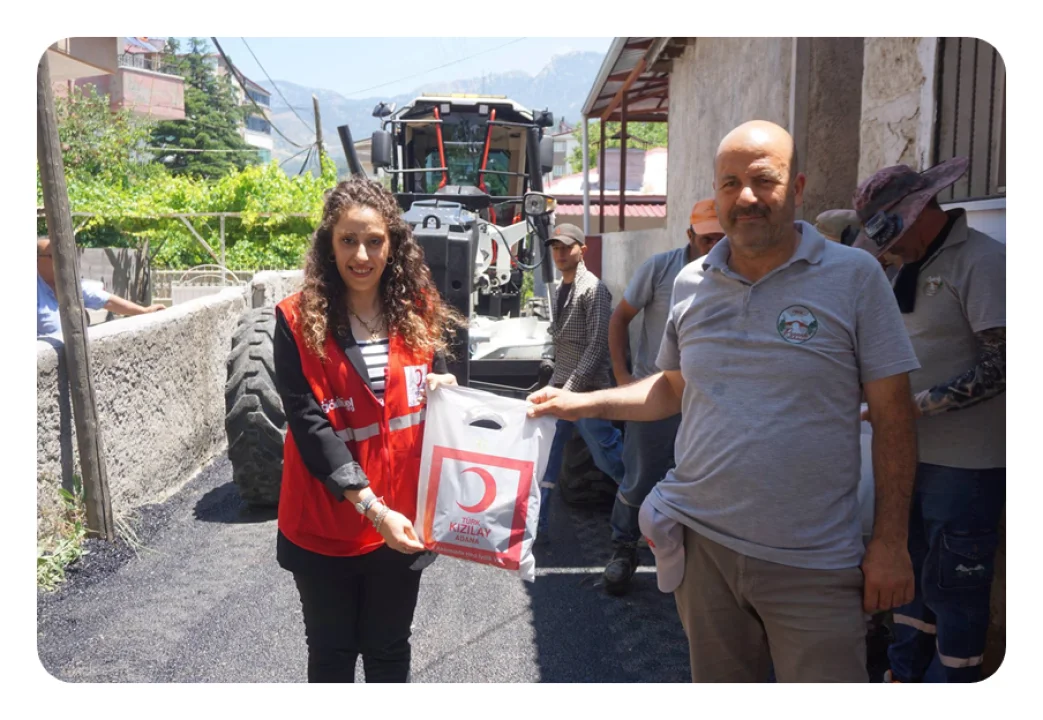 Pozantı Belediyesi ve Kızılay’dan Anlamlı Ortaklık: Emekçi Babalara Görev Başında Sürpriz Ziyaret!