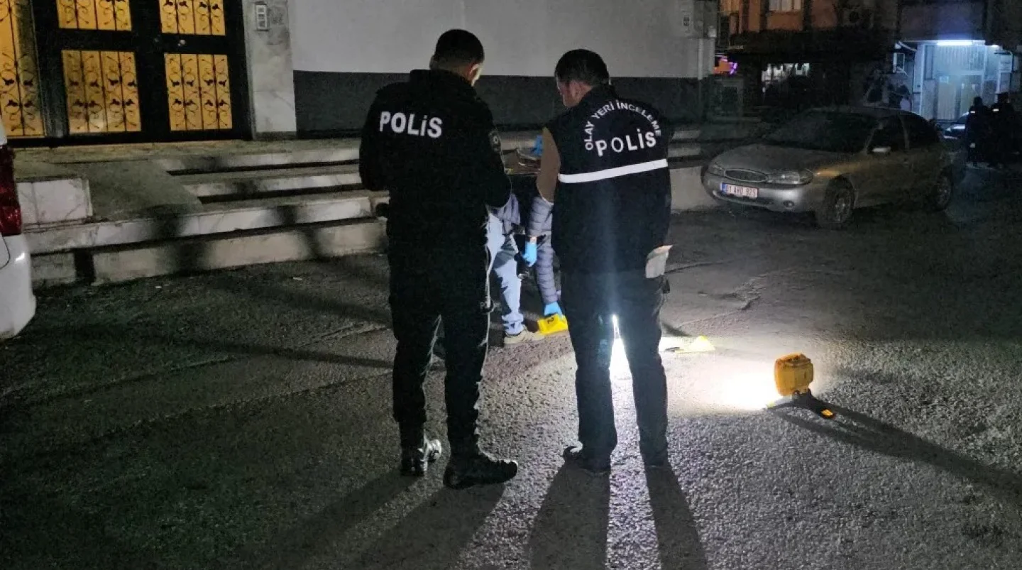 Adana'da Kanlı Gece: Genç Adam Bıçaklanarak Öldürüldü