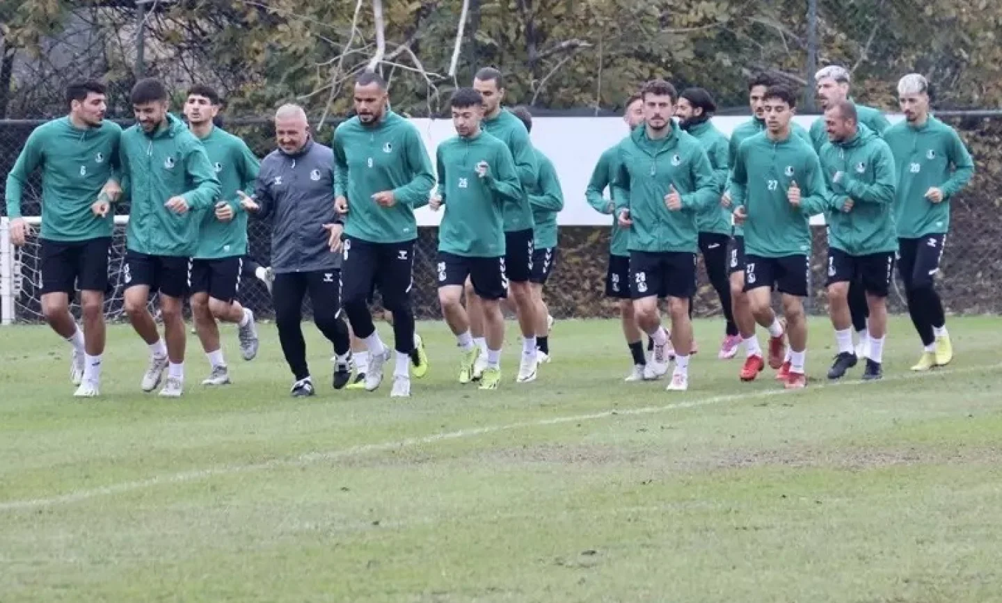 Sakaryaspor, Adanaspor Maçı Öncesi Ter Döktü: Sakatlıklar Endişe Verdi