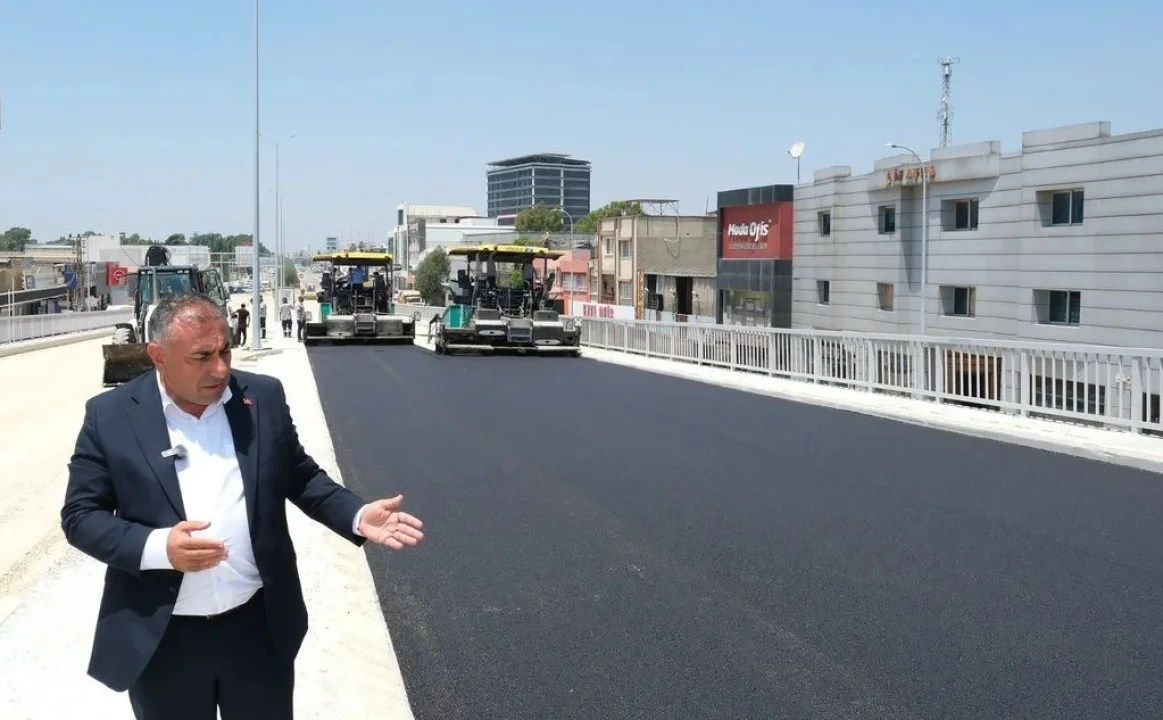 Adanalı Sürücülerin Gözü Aydın: Ege Bagatur Üst Geçidi Çarşamba Günü Trafiğe Açılıyor!