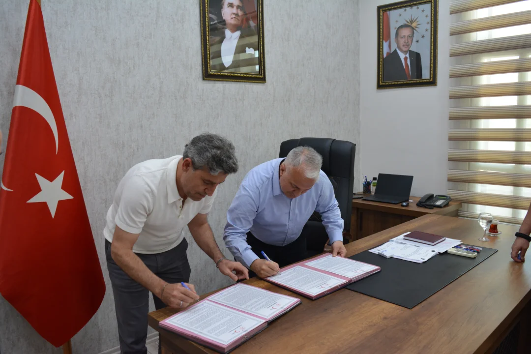 Ceyhan’da Dev Sosyal Dayanışma: Kaymakamlık ve Kızılay’dan Sıcak Yemek Protokolü