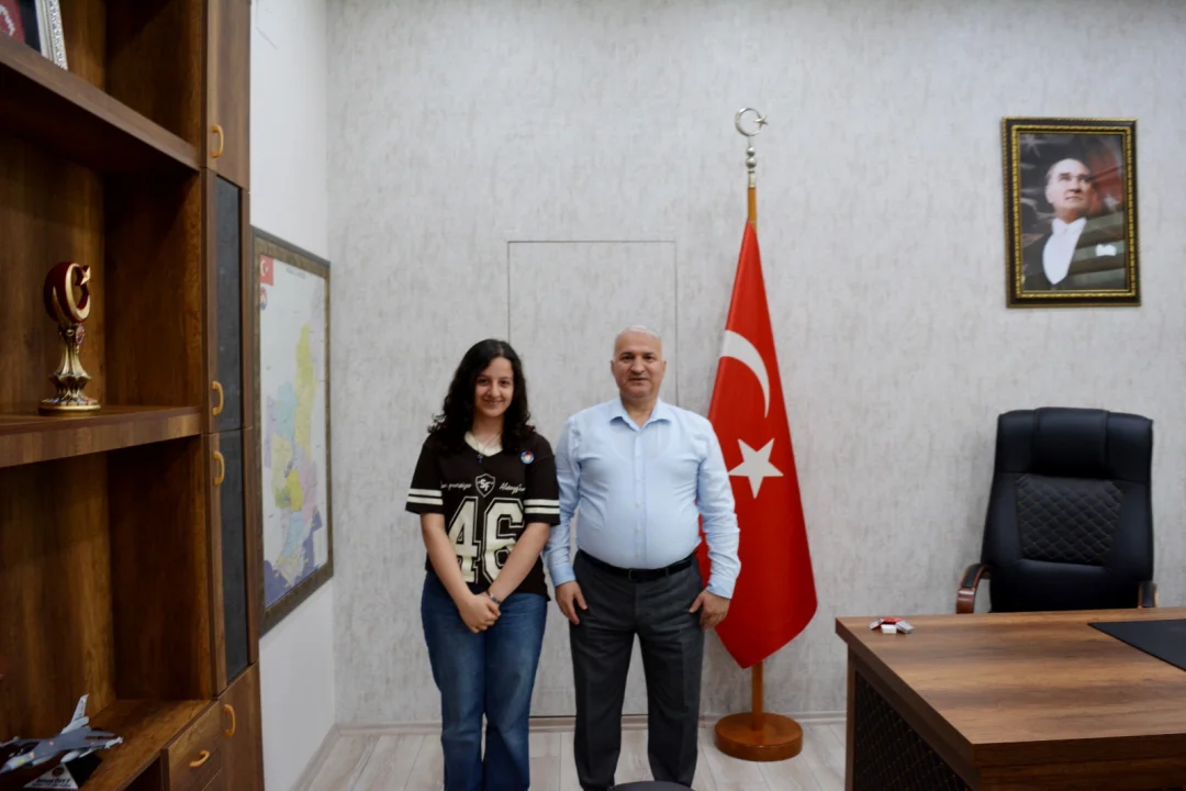 Ceyhan’ın Gurur Günü: LGS Türkiye Birincisi Zeynep Albayrak’a Kaymakamlıktan Büyük Ödül!