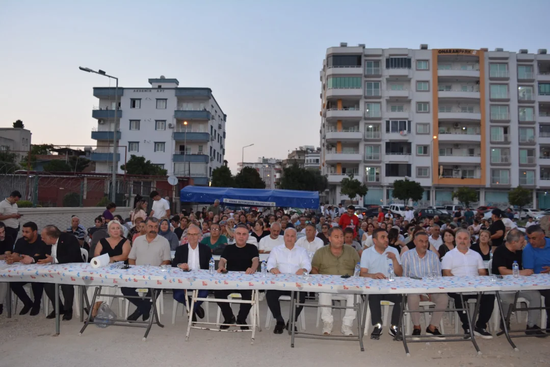 Ceyhan Cemevi’nde Gönüller Bir Oldu: Kaymakam Ramazan Kurtyemez Aşure Etkinliğine Katıldı