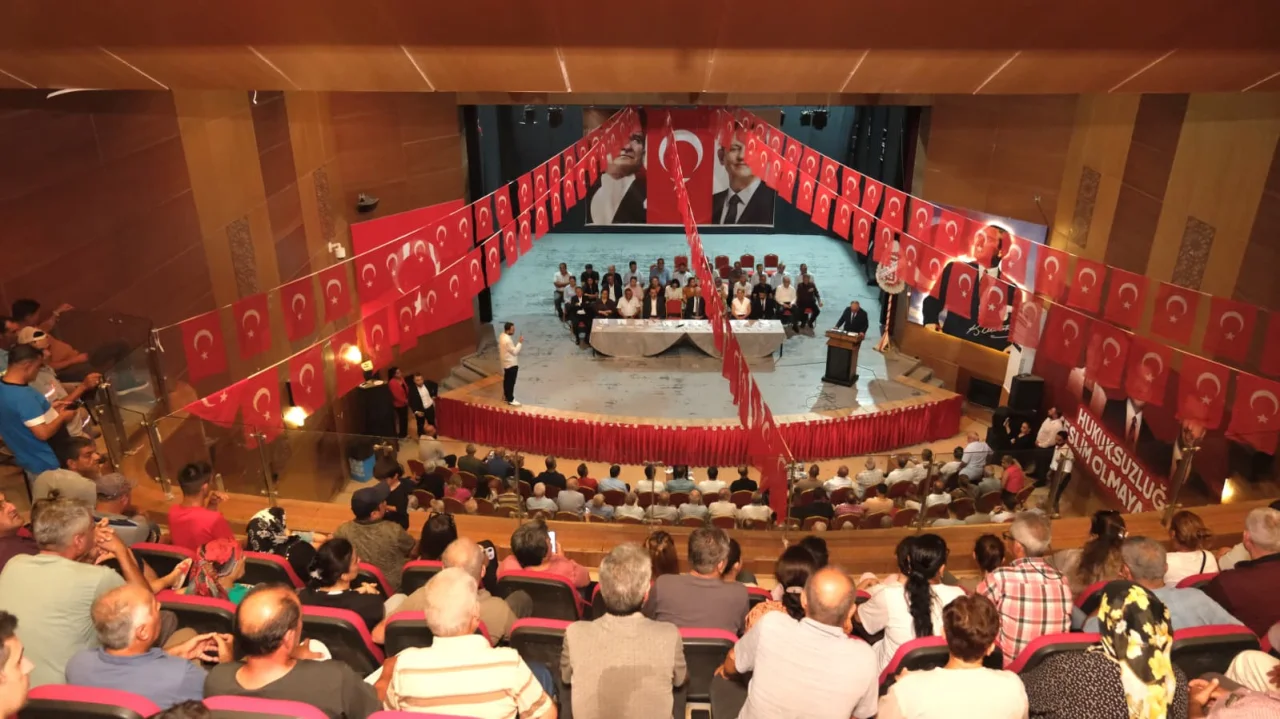 Danışma Kurulu Toplantısında Tarihi Anlar: Kadir Aydar Yeni Siyasi Harekete Katıldı