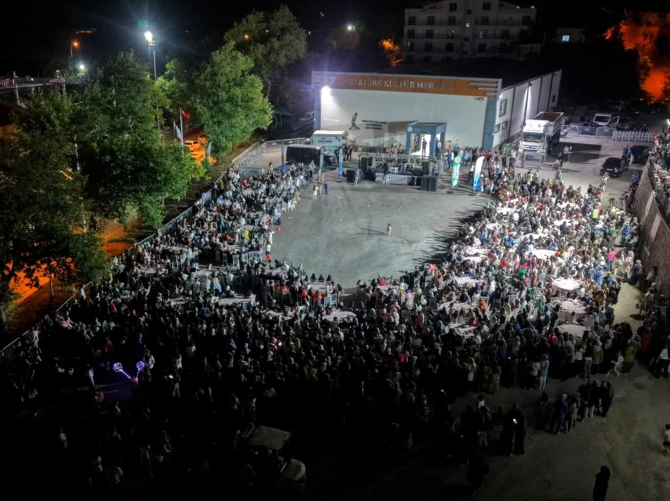 Pozantı’da Havva Öğüt Rüzgarı: Binlerce Kadın Matinede Buluştu!