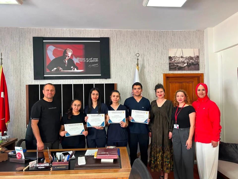 Pozantı Devlet Hastanesi’nde Staj Heyecanı: Geleceğin Sağlıkçılarına Teşekkür Belgesi