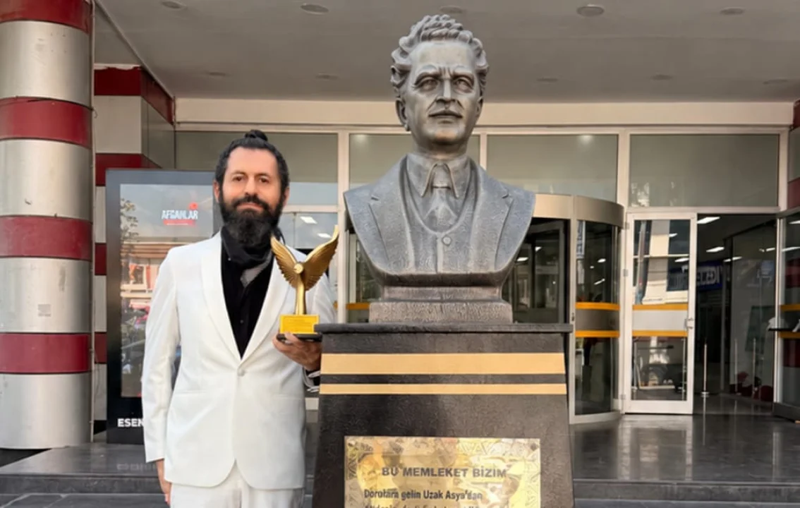 Toplumsal Barış Ve Sağlık İçin Anlamlı Ödül: Nâzım Hikmet Ran Unutulmadı