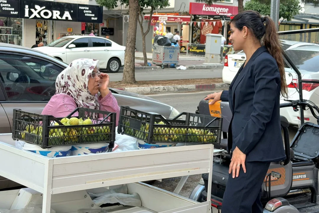 Ceyhan Belediye Başkan Vekili Sevil Aydar Yıldız, Çarşı Esnafı Ve Vatandaşlarla Kucaklaştı