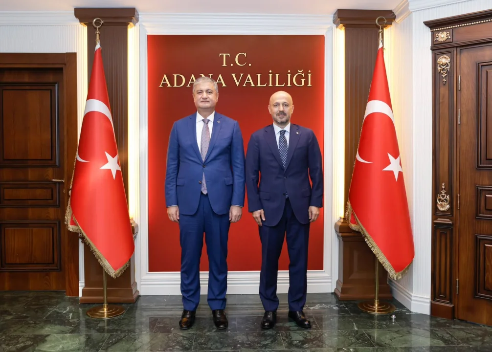 Adana Valisi Mustafa Yavuz’dan Görevi Uzatılan Halil Nacar’a Kutlama Ziyareti