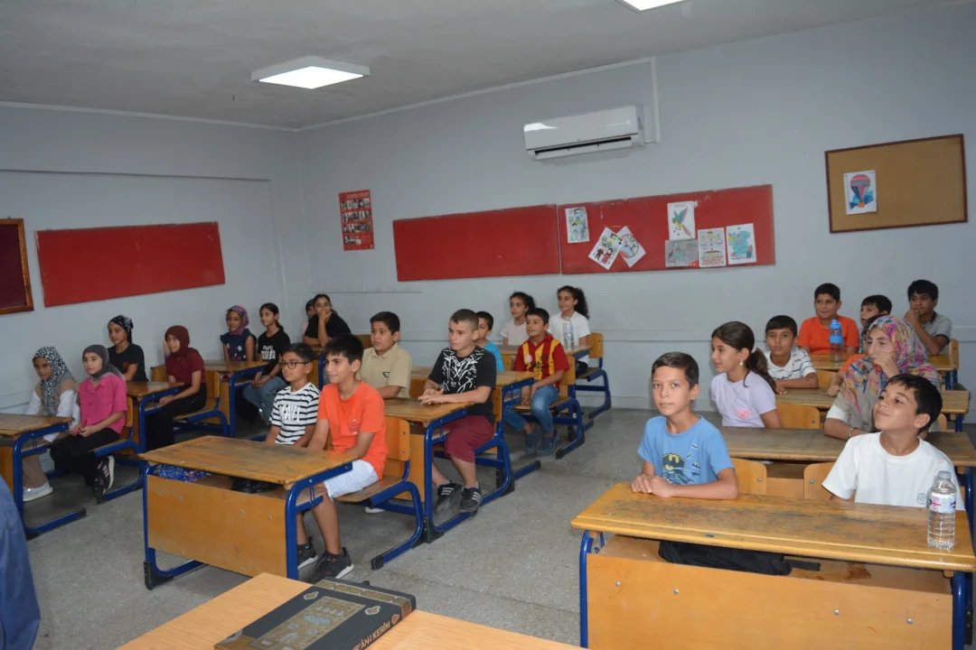 Ceyhan Kaymakamı Ramazan Kurtyemez Yaz Okulu Kapanışında Öğrencilerle Buluştu