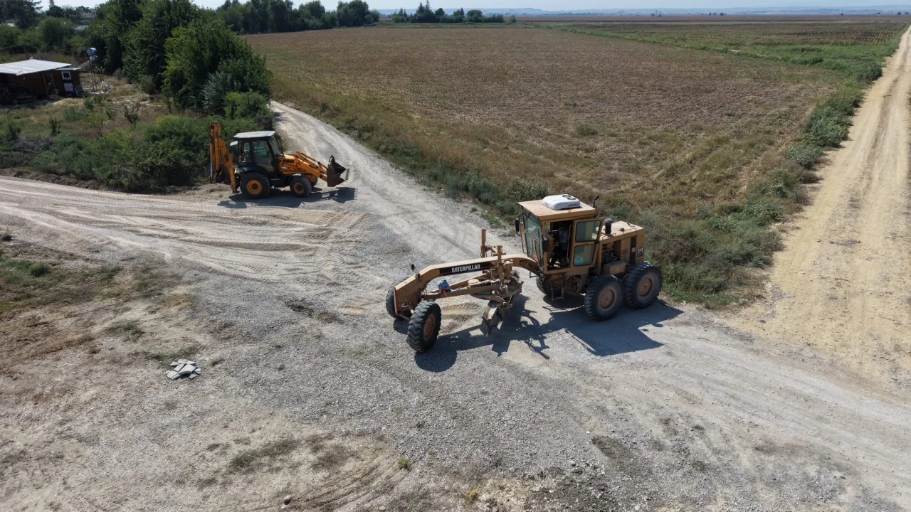 Ceyhan Belediyesi Kırsal Mahallelerde Dev Yol Seferberliği Başlattı