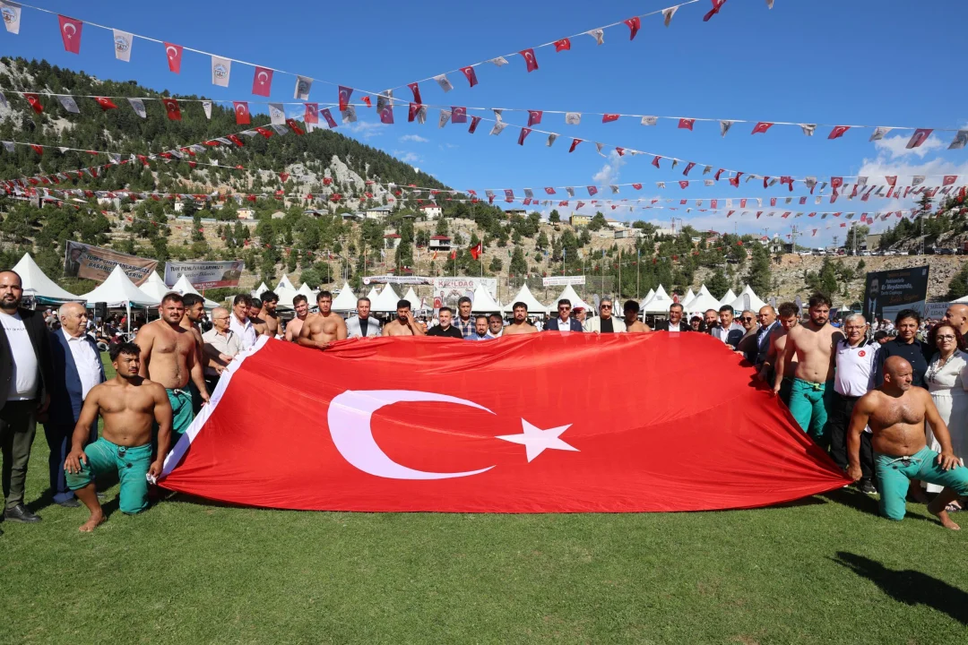 541. Kızıldağ Karakucak Güreşleri’nde Şampiyon Doğan Uzun! Güreş Ağası Ali Avan Seçildi
