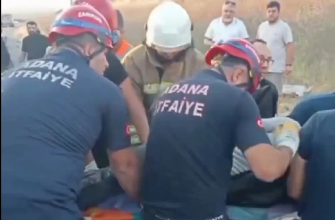 Ceyhan Otoyolunda Feci Kaza: Park Halindeki TIR'a Çarpan Araçta 2 Kişi Hayatını Kaybetti