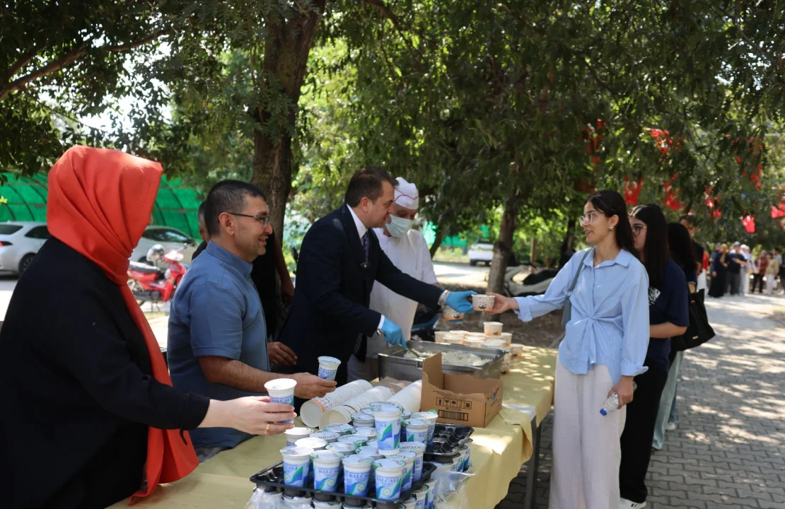 Çukurova Üniversitesi’nde Üçüncü Geleneksel Tavuklu Pilav Günü Coşkusu!