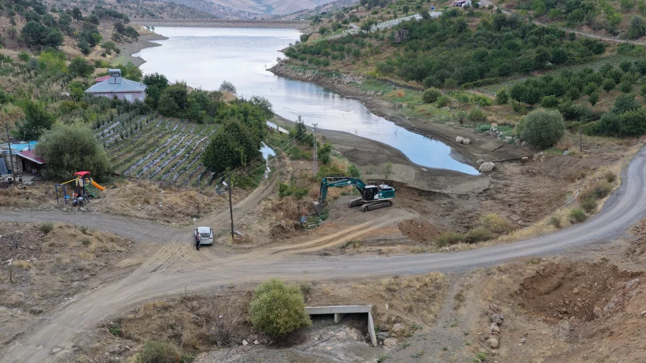 Pozantı Yağlıtaş’ta Kritik Önlem: Dere Yatakları ve Menfezler Temizleniyor