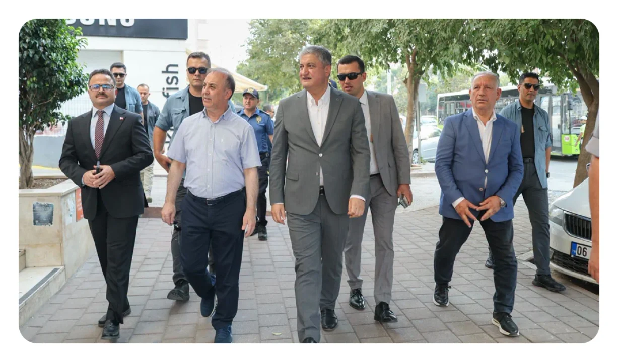 Vali Mustafa Yavuz Adana Esnafıyla Buluştu: Bülent Angın Bulvarı’nda Sıcak Ziyaret!