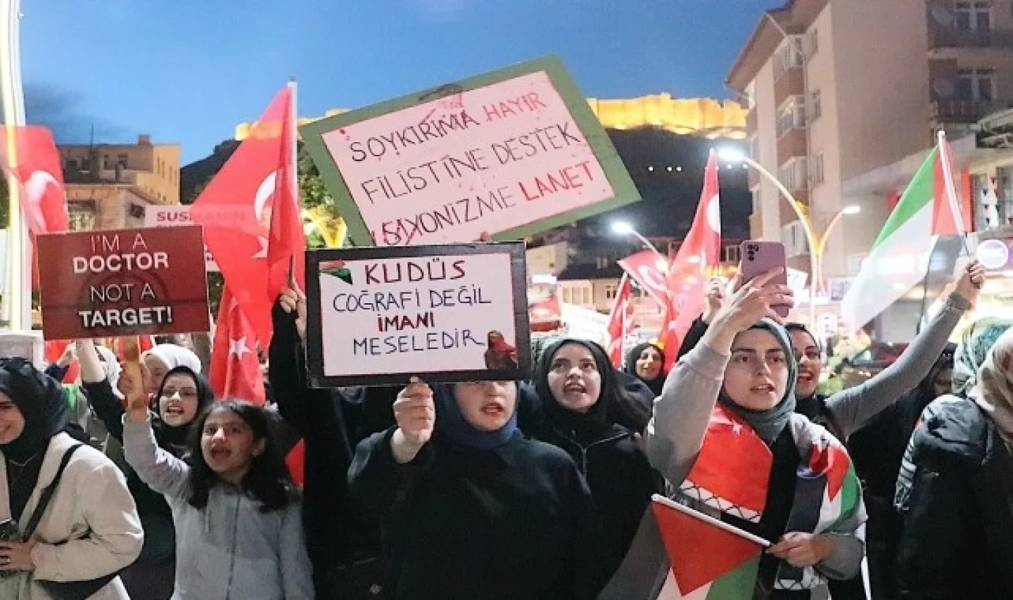 Adana'da İsrail'in Filistin Saldırılarına Protesto