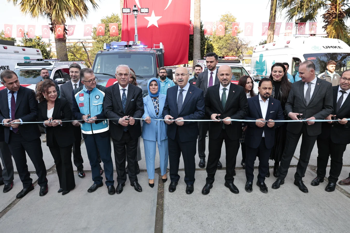 Adana'ya Sağlıkta Devrim: 17 Yeni Ambulans ve Araç Hizmete Girdi